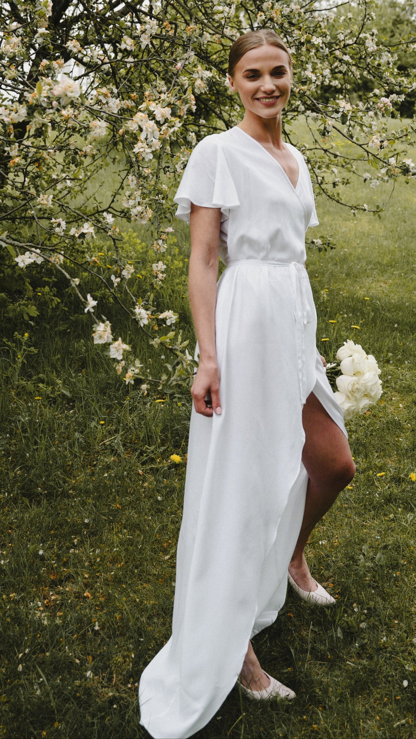 AIDA Bamboo Dress – White | Flutter Sleeve, Optional Tie Belt, Pockets