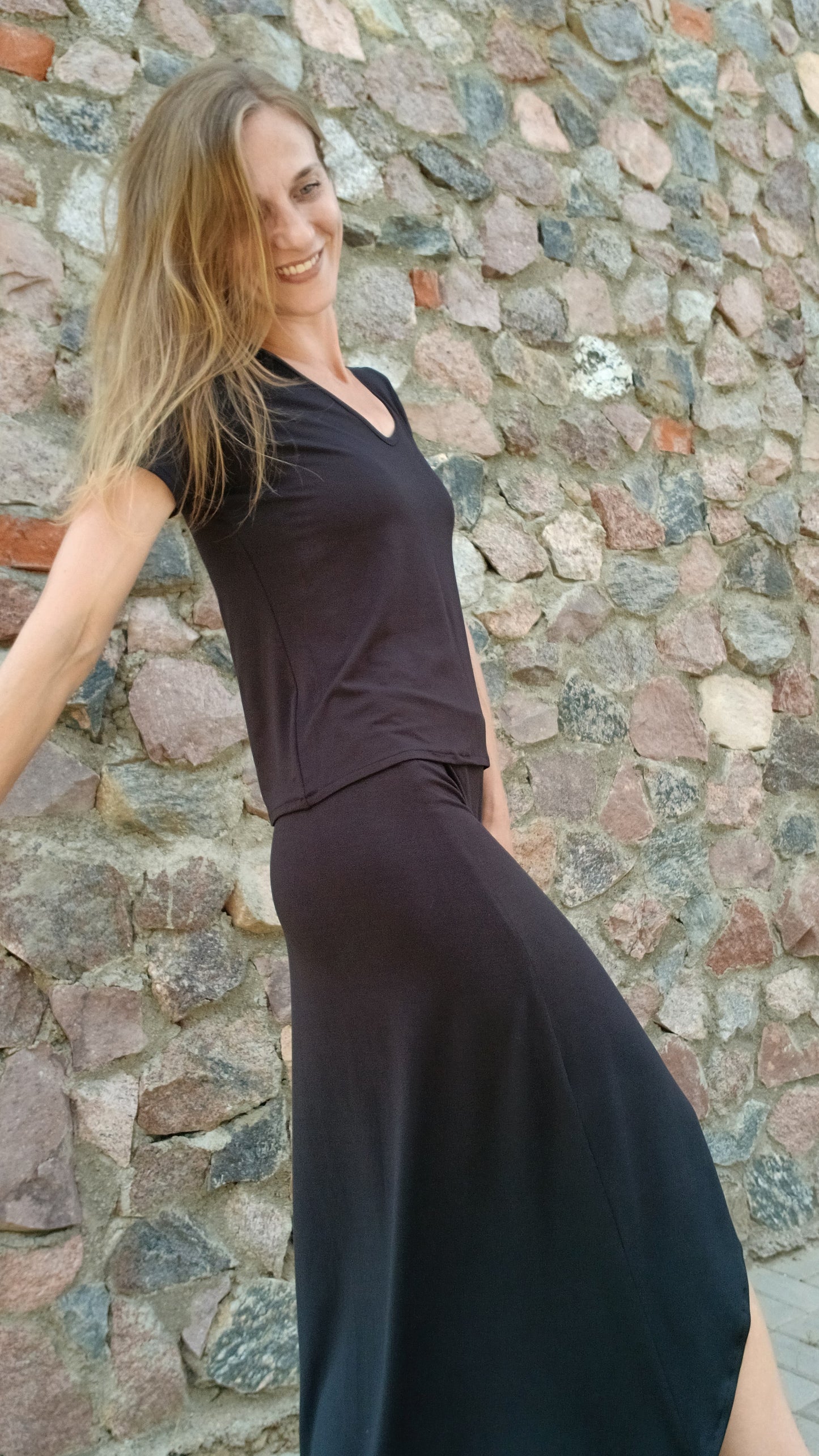 JOLA Bamboo T-shirt – Black | Embroidered heart in the colour of your choice