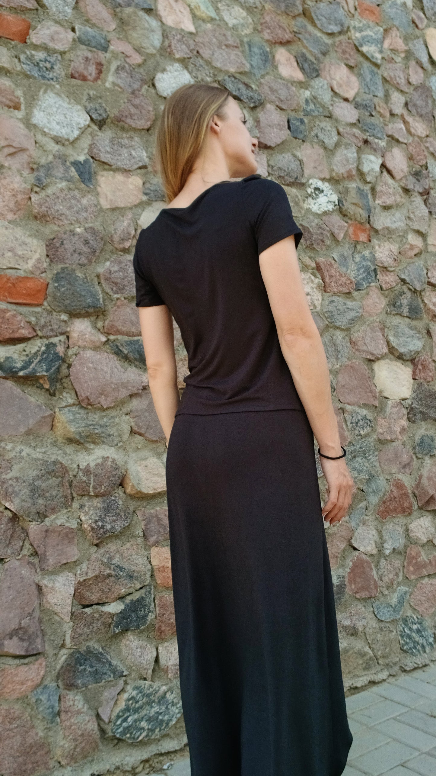 JOLA Bamboo T-shirt – Black | Embroidered heart in the colour of your choice