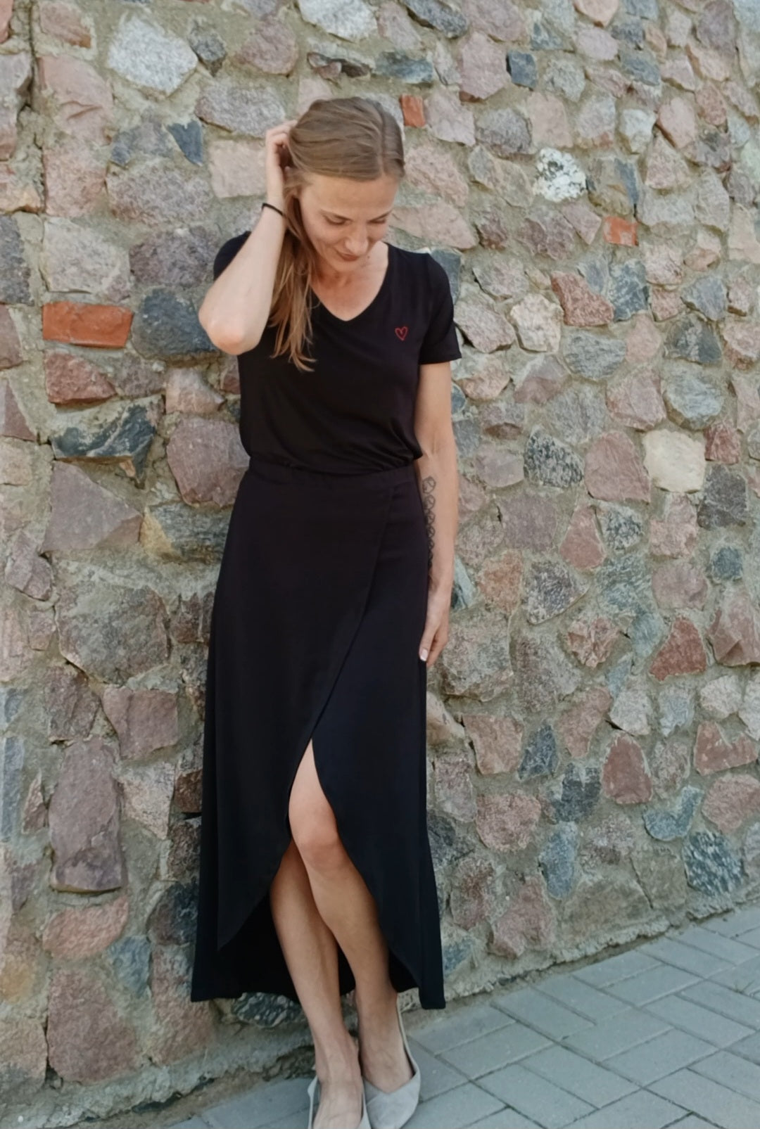 JOLA Bamboo T-shirt – Black | Embroidered heart in the colour of your choice