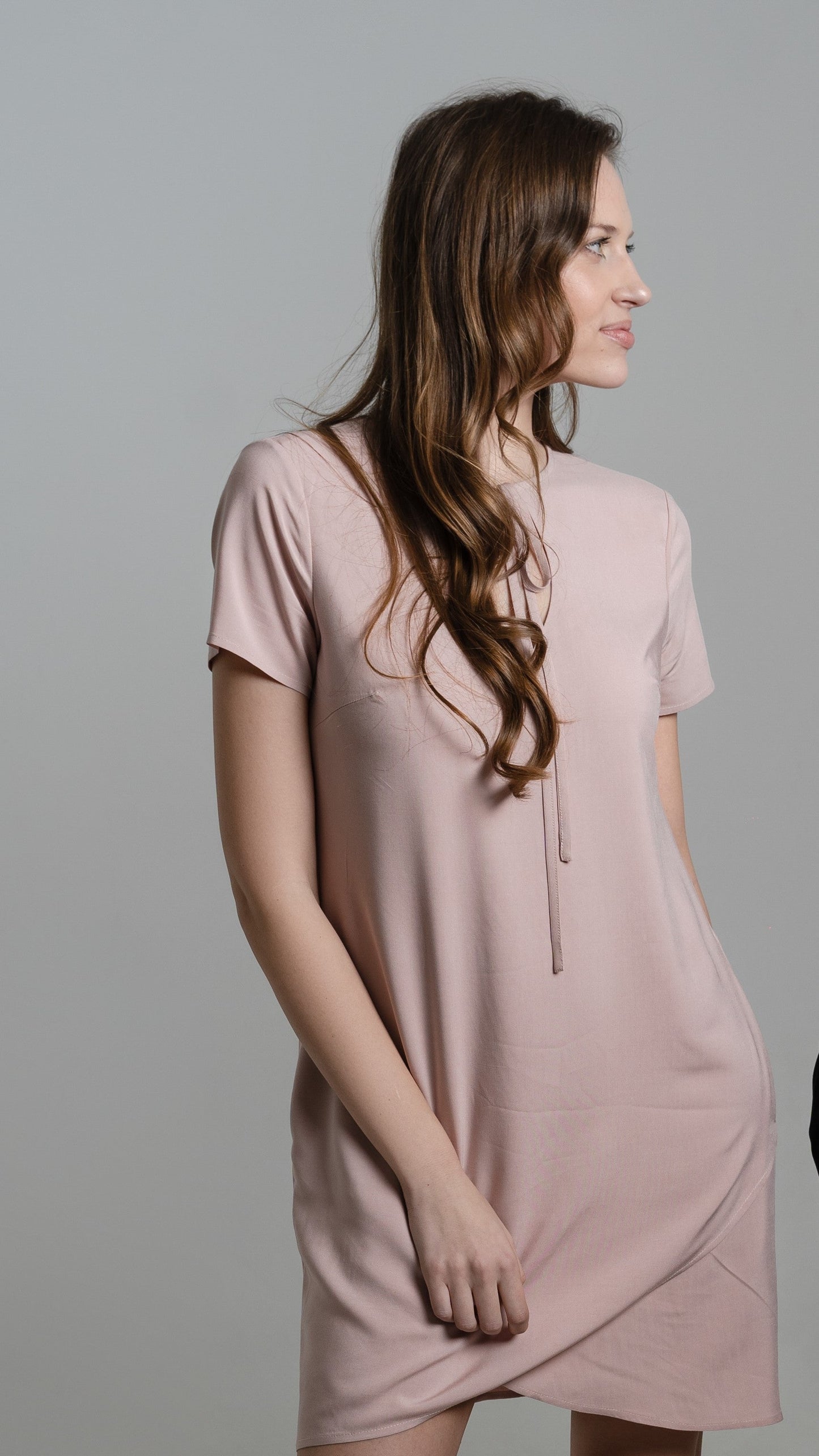 CLEO Bamboo Dress – Soft Pink | Short Sleeve, Keyhole Neckline, Pockets