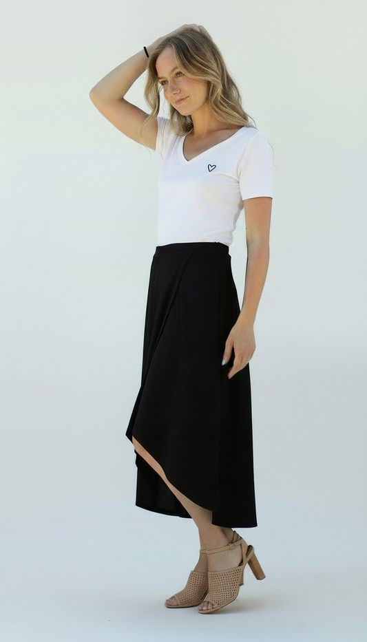 JOLA – white T-shirt and black maxi skirt from bamboo